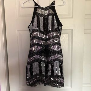 Fitted sequined mini dress